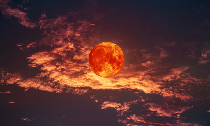 Un día antes de Mercurio retrógrado será el eclipse lunar en Virgo, el primero del año. Foto: ilustración Shutterstock
