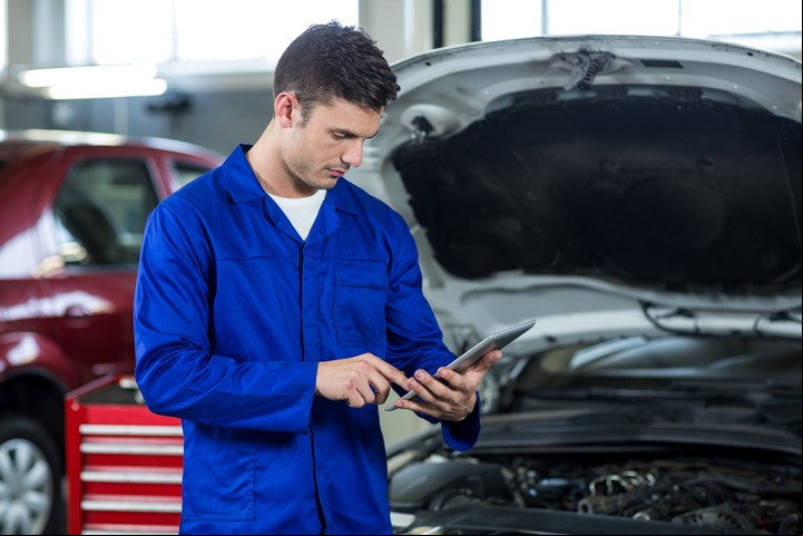 Aprovechar los descuentos que ofrece Norauto Argentina con Clarín 365 es una excelente opción para cuidar tu auto sin descuidar tu presupuesto. Foto: Freepik.