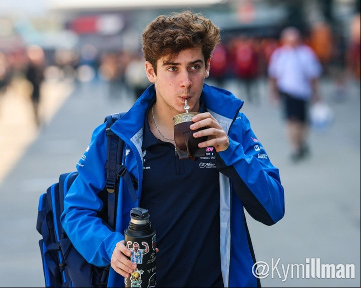 Franco Colapinto y el mate, inseparables. Foto de @Kymillman