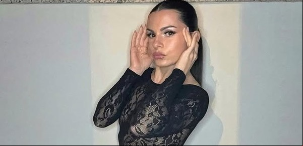Revuelo en Italia: una joven maestra de una escuela católica recibió una dura sanción por su OnlyFans