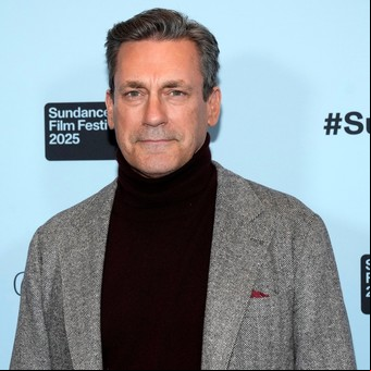 El regreso de Jon Hamm: luego del éxito de Mad Men se separó y tuvo que rehabilitarse del alcohol, ahora vuelve con guiños a su personaje de Don Draper