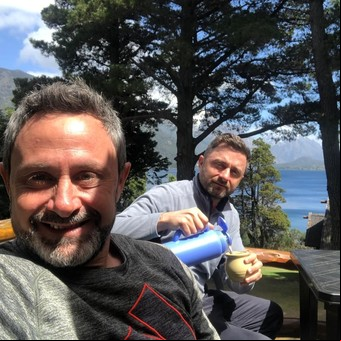 Compraron las cabañas donde pasaban sus vacaciones en familia y les cambió la vida: cómo tomaron la decisión en plena pandemia