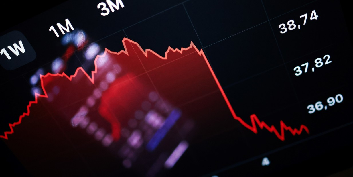 Lunes negro para los mercados: Wall Street moderó su caída y cerró mixta tras importantes bajas en Asia y Europa por los aranceles de Trump