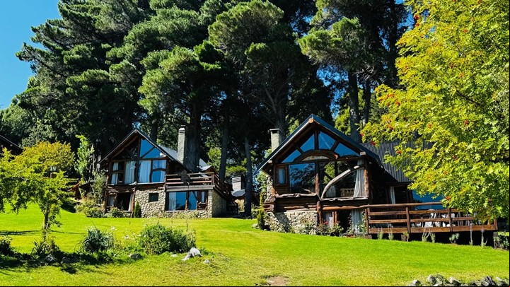 El complejo de cabañas, a 14 km de Bariloche. Foto Villa Labrador