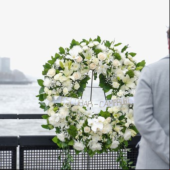 "Se fueron sin sufrir y con una sonrisa": La sentida despedida familiar a los muertos por el helicóptero que cayó en Nueva York 