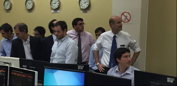Arranca la flotación cambiaria: para el mercado es muy difícil que el dólar llegue este lunes a $ 1.400