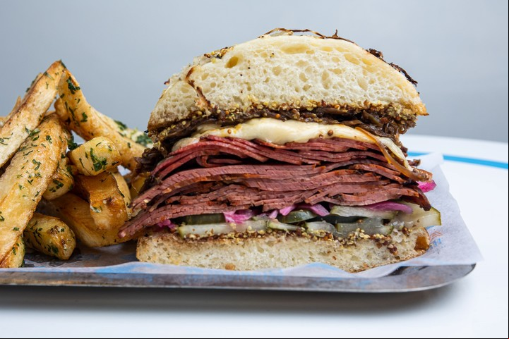 El sándwich de pastrón de Obrador Mishiguene