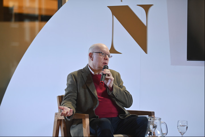 Jorge Fernandez Diaz fue entrevistado por Susana Reinoso en el espacio cultural Clarín / Ñ. Foto: Federico Lopez Claro.