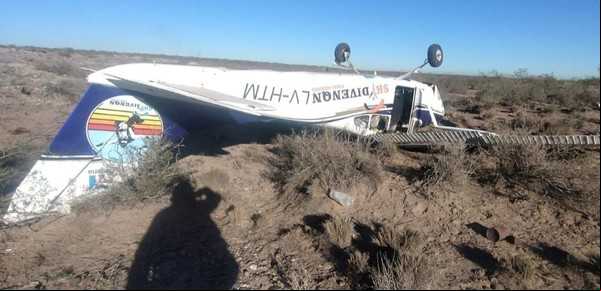 Tragedia en Río Negro: una avioneta se estrelló en el despegue y mató a un instructor de vuelo que estaba en la pista