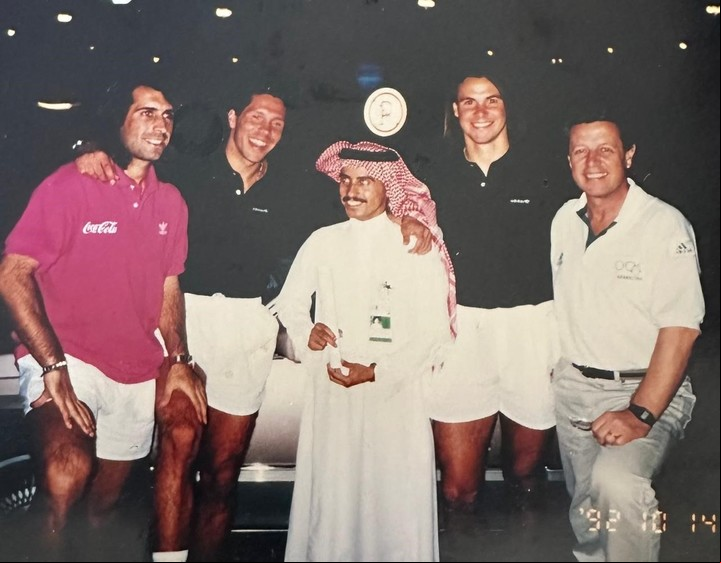 Junto a Leo Rodríguez, el Cholo Simeone y Fernando Redondo en Riad, Arabia Saudita, en 1992.