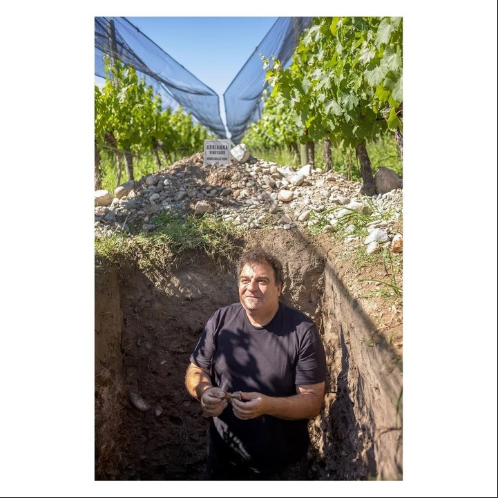 El enólogo Alejandro Vigil retratado por el enviado especial de Robert Parker. Foto: IG Matthew Luczy.