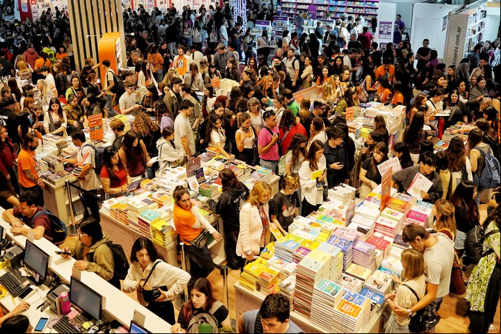 Último fin de semana en la Feria del Libro. Foto: Martín Bonetto.