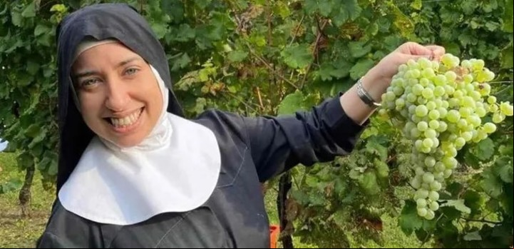 La abadesa Aline Pereira Ghammachi rompió el silencio.