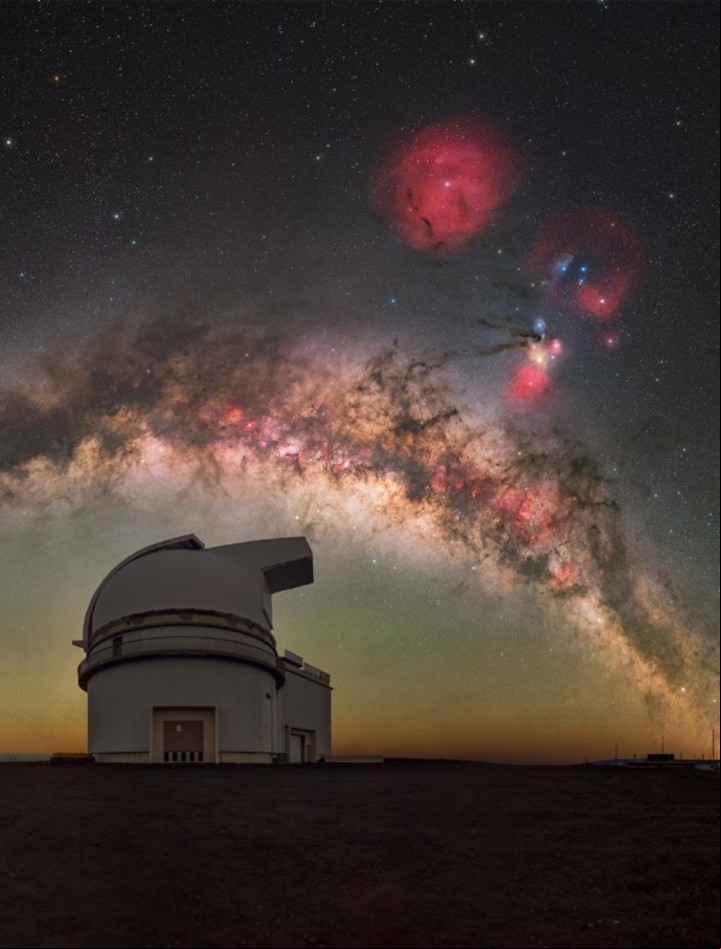 Se ven las coloridas nubes de Rho Ophiuchi (derecha) y la nebulosa roja Zeta Ophiuchi (centro superior)(Marzena Rogozinska - NASA).