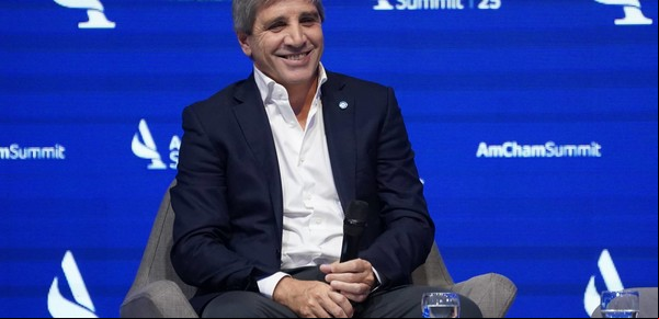 Luis Caputo delante de CEOs y tras el triunfo del domingo: "Les agarró el apuro: ahora todos quieren ser Suiza mañana"