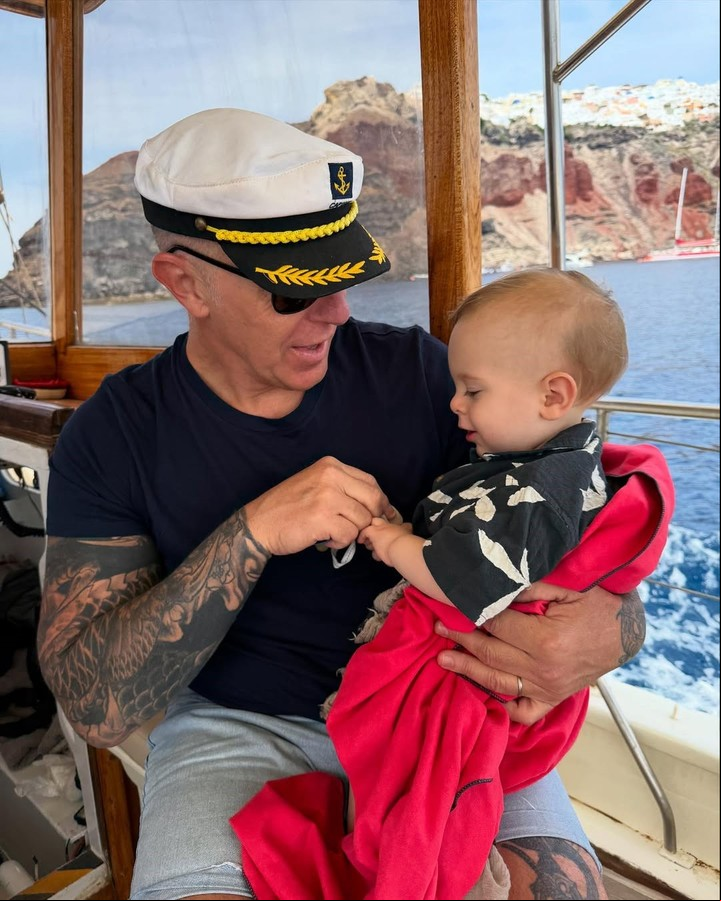 Paseando en el mar Egeo. Alejandro Fantino y su hijo Beltrán. Foto: Instagram