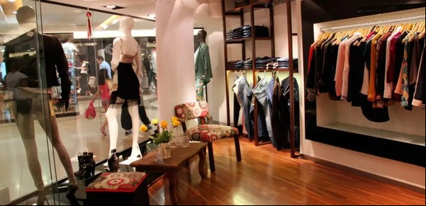 La ropa importada gana lugar en las vidrieras: se disparó la llegada de prendas del exterior y esperan que siga en alza