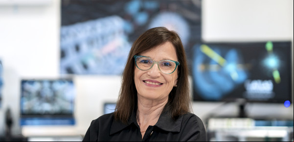 La física argentina que fue clave en "la máquina de Dios" y ganó un importante premio internacional 