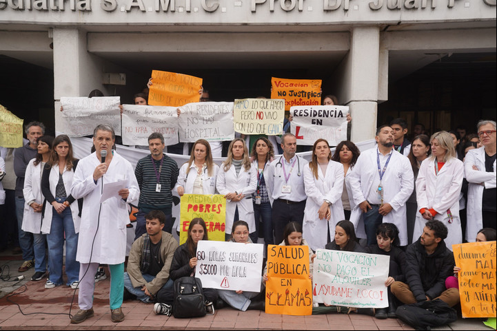 Trabajadores del Hospital Garrahan habían iniciado un paro desde el lunes hasta el jueves. Foto Guillermo Rodríguez Adami.