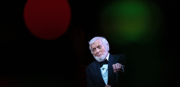 A los 99, Dick Van Dyke revela cuál es la dolorosa "maldición" de vivir casi 100 años