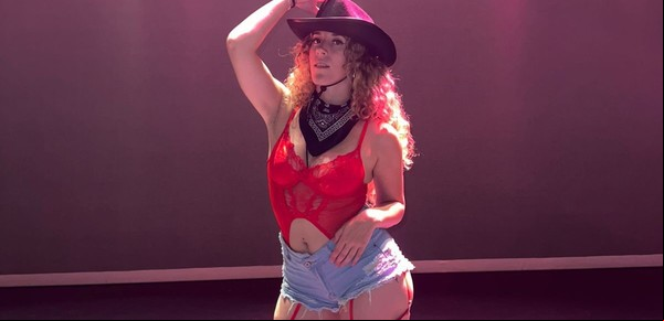 Es de Morón, vive en Los Ángeles y sueña con bailar en el Super Bowl 