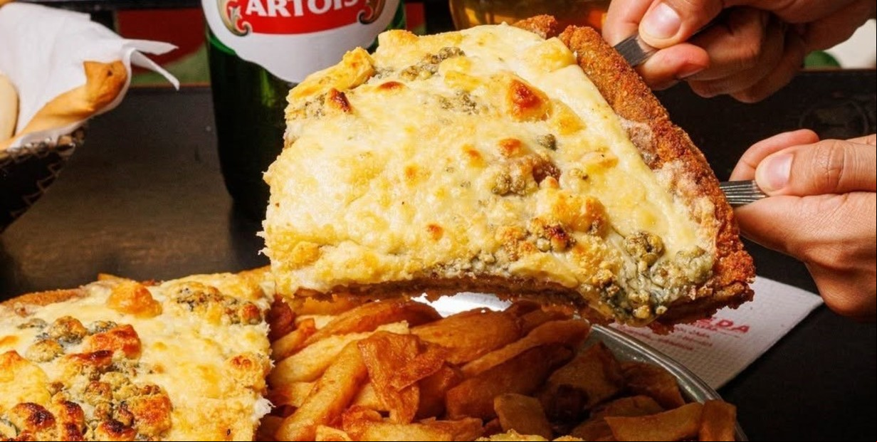 La milanesa fugazzeta de Pizzería Alameda. 