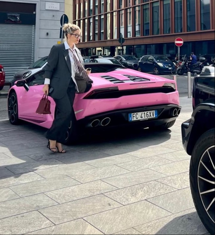 El detalle del look y el auto de Wanda Nara. Foto: X