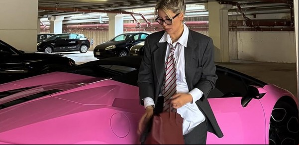 La llamativa razón por la que Wanda Nara ploteó su lujoso auto de rosa para la audiencia de divorcio con Mauro Icardi