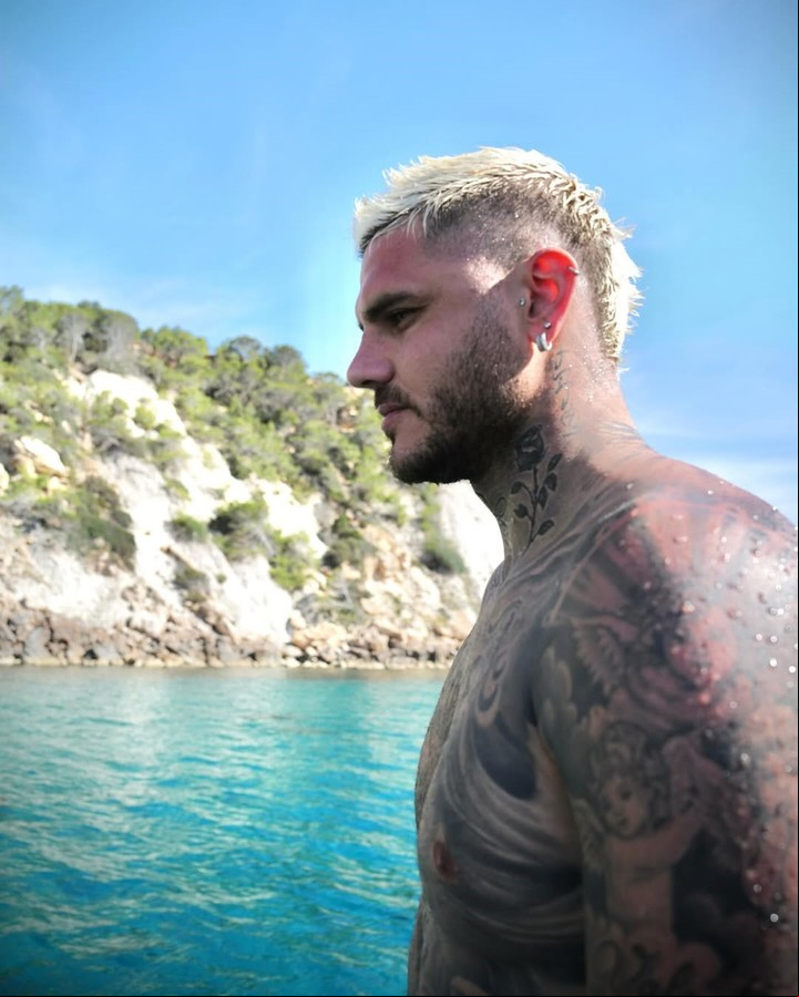 Mauro Icardi, en Ibiza, retratado por La China Suárez. Foto: Instagram.