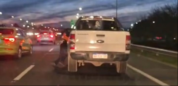 Córdoba: un policía fue arrastrado por un conductor que evitó un control de alcoholemia y se salvó de milagro