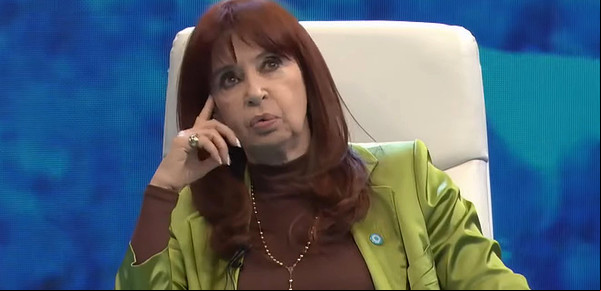 CFK: una condena y dos sanciones