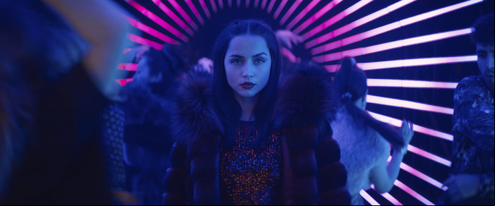 Ana de Armas, que fue Marilyn Monroe, es Eve, movida por la venganza. Fotos BF Paris