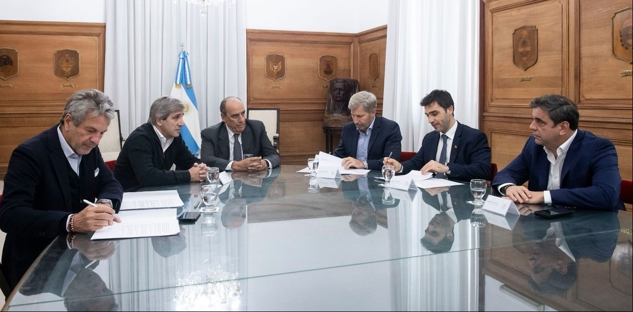Otras dos provincias se sumaron al convenio de Nación para sacar los dólares del colchón