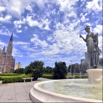 La París argentina enamora a residentes y turistas con un paisaje propio de Francia: cómo recorrer esta área cargada de historia y cultura