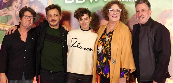 Cumbre de famosos en el estreno de Una Navidad de Mierda: todas las fotos