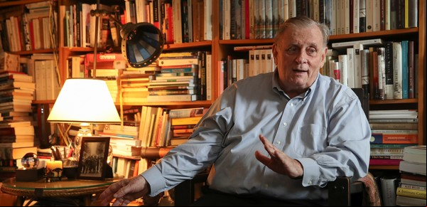 Murió Edmund White, aclamado novelista queer y finalista al Pulitzer