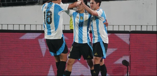 Así te contamos el triunfo de la Selección Argentina sobre Chile con un golazo de Julián Álvarez, el regreso de Messi y el debut de Mastantuono