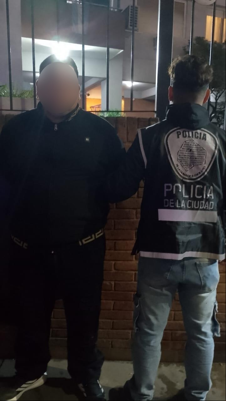 Se detuvieron a dos hombres y se demoraron a otros dos por robo de celulares en el Movistar Arena. Foto Policía de la Ciudad.