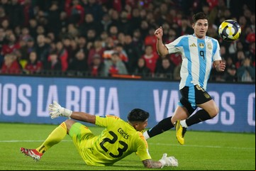 Video: el golazo de la Selección en Santiago con asistencia de Almada y definición top de Julián Álvarez
