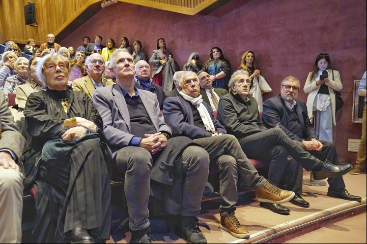 Los periodistas Norma Morandini, Daniel Santoro, Miguel Wiñazki junto al editor General Adjunto de Clarín, Ricardo Roa, entre los asistentes al acto por el Día del periodista de la Academia Nacional de Periodismo. Foto: Maxi Failla.