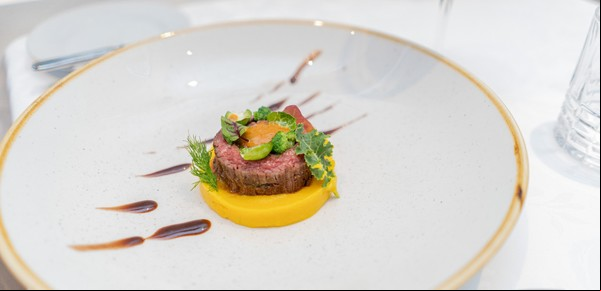 En Recoleta, un gran restaurante digno de estrella Michelin: desde mollejas crocantes hasta caviar italiano y jamón de bellota