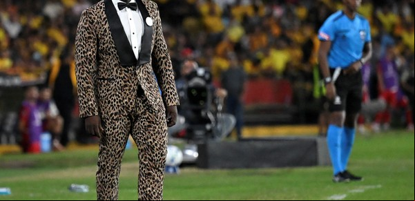 Segundo Castillo, DT de Barcelona de Guayaquil, ¿glamour o engaño?: multa de 50 mil dólares por una "emboscada" en el traje que usó contra River