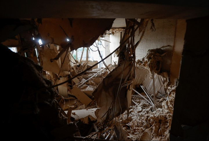 El interior de un departamento atacado en Kiev. Foto: EFE 
