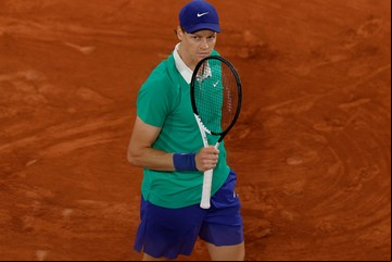 Roland Garros: Sinner, a pura potencia, eliminó a Djokovic y jugará la final soñada contra Alcaraz