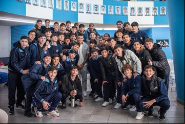 Lautaro Martínez en Buenos Aires: estuvo en el predio Tita de Racing y por la noche en Bombonerita para ver a su hermano en la Liga Nacional de Básquetbol
