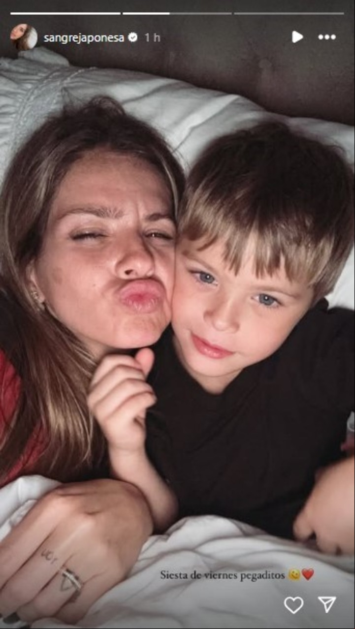 La China Suárez junto a su hijo Amancio.