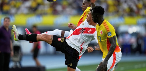 Colombia no tuvo ideas para quebrar a Perú y firmaron un empate en Barranquilla que no les sirvió a ninguno de los dos