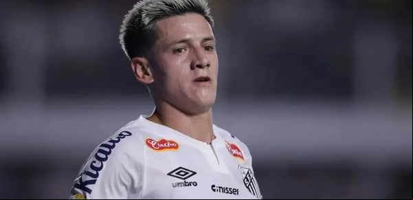 Leonardo Godoy, el primer refuerzo de Julio Vaccari en Independiente: llega desde Brasil, fue compañero de Neymar y el Rojo lo pagará en cuatro cómodas cuotas